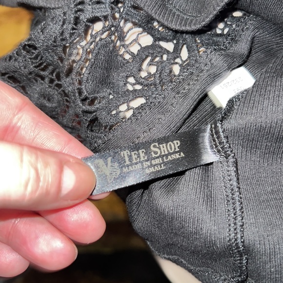 Black racer back tank top with crotchet back size small - Picture 3 of 3